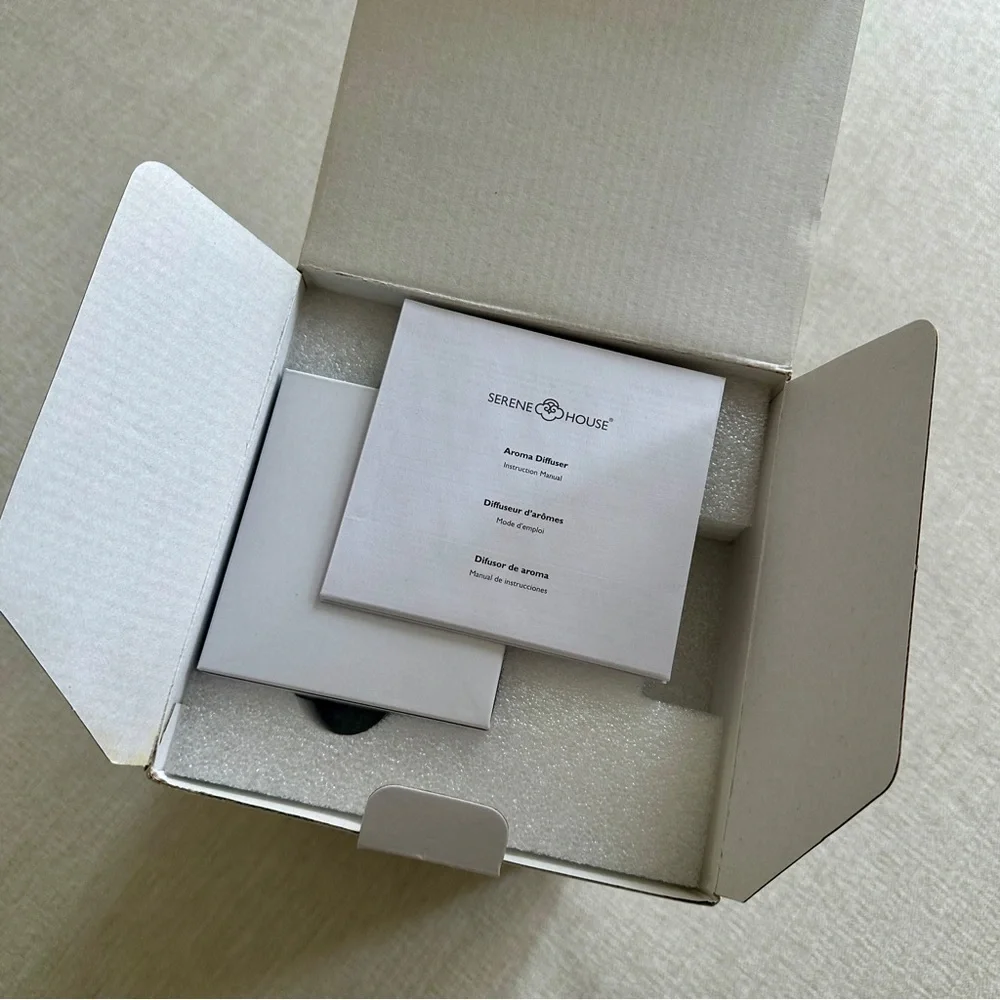 NWT SERENE HOUSE Ultrasonic‎ Aroma Diffuser w/ 7 LED Colors